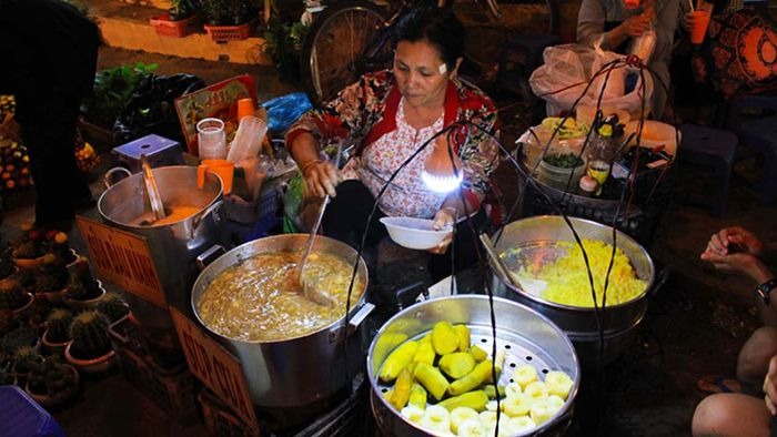 Những khu chợ nổi tiếng Việt Nam tấp nập du khách nước ngoài ghé thăm - Ảnh 23.