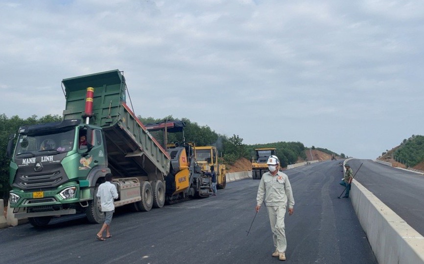 Cao tốc Bắc - Nam đoạn Cam Lộ - La Sơn chậm tiến độ, chủ đầu tư xin gia hạn những gì?