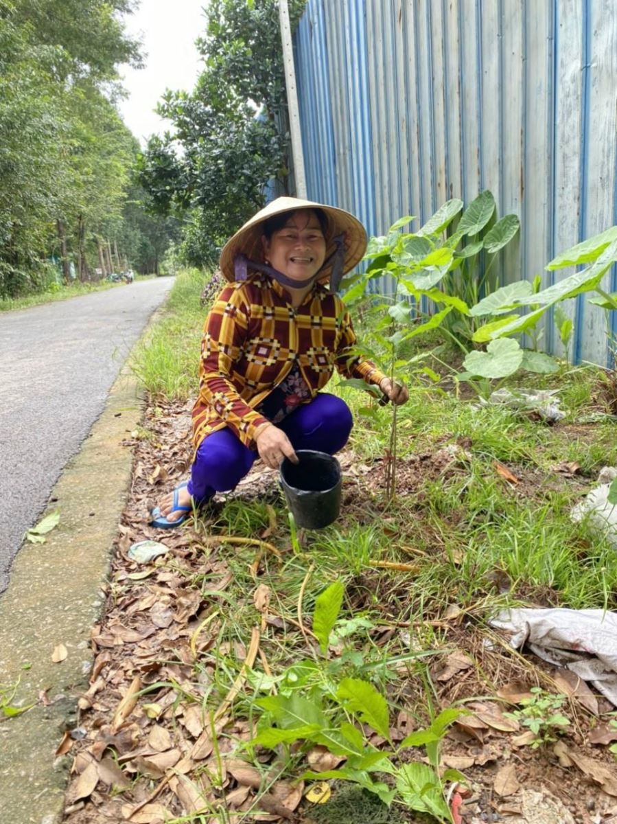 Đường hoa nông thôn mới đẹp mê tơi đang nối dài ở một miền quê Bình Dương - Ảnh 3.