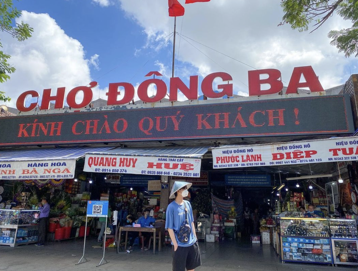 Những khu chợ nổi tiếng Việt Nam tấp nập du khách nước ngoài ghé thăm - Ảnh 15.
