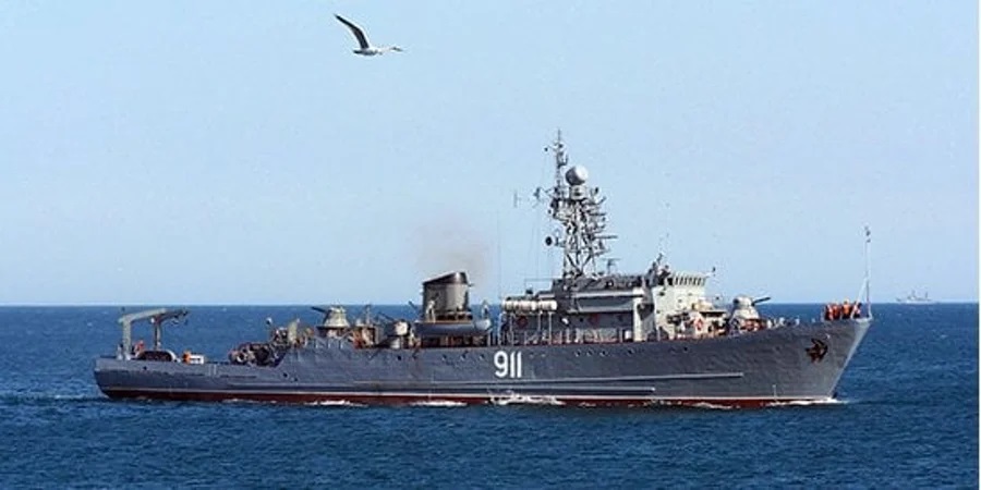 UAV bầy đàn ồ ạt tấn công các tàu Nga ở Crimea: Moscow hé lộ 'thiệt hại nhỏ', Ukraine nói khác - Ảnh 1.