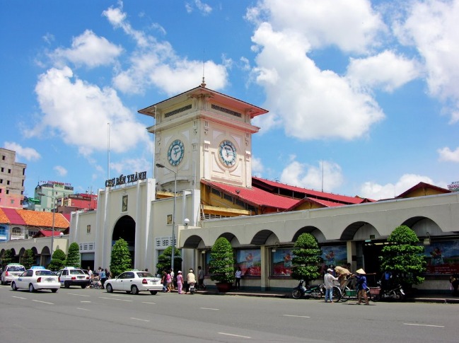 Những khu chợ nổi tiếng Việt Nam tấp nập du khách nước ngoài ghé thăm - Ảnh 1.