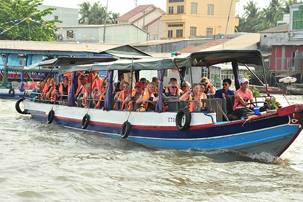 Những khu chợ nổi tiếng Việt Nam tấp nập du khách nước ngoài ghé thăm - Ảnh 7.