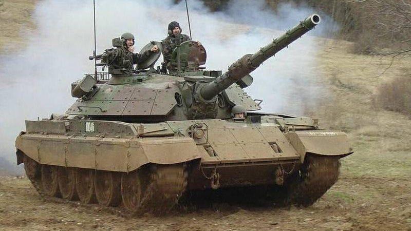 Quân đội Ukraine nhận hàng loạt tăng, thiết giáp tối tân trong thời gian ngắn - Ảnh 6.