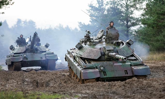 Quân đội Ukraine nhận hàng loạt tăng, thiết giáp tối tân trong thời gian ngắn - Ảnh 7.