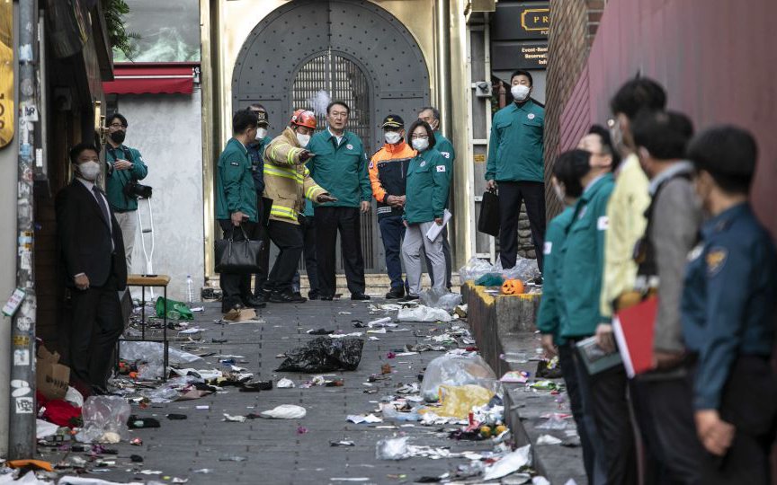 Thảm kịch giẫm đạp ở Itaewon: Số người chết tăng vọt, người thân đau đớn: 'Tôi không biết phải sống tiếp thế nào!'