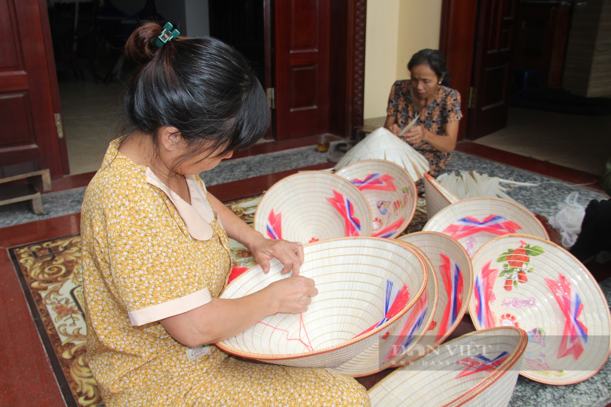 Độc đáo quy trình làm ra chiếc nón làng Chuông “vạn người mê” - Ảnh 9.