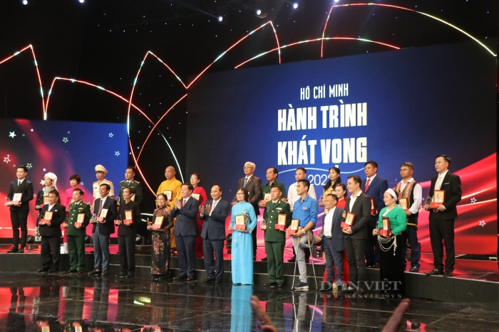 Xúc động chương trình &quot;Hồ Chí Minh - Hành trình khát vọng 2022&quot;: Lan tỏa tinh thần tận hiến vì dân  - Ảnh 5.