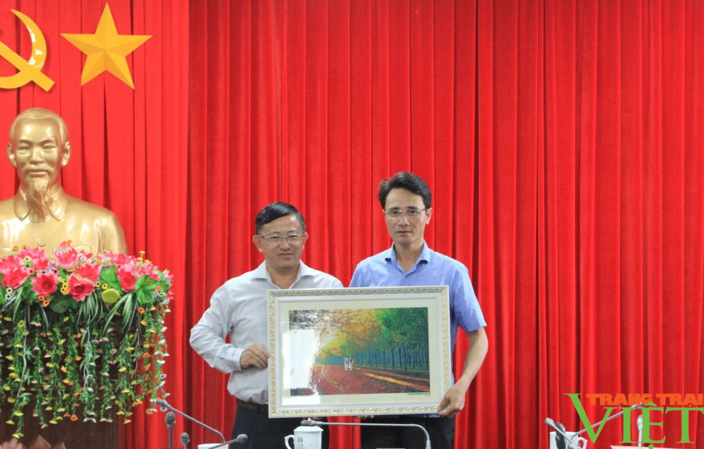 Phó Chủ tịch UBND tỉnh Lai Châu làm việc với Tập đoàn Công nghiệp Cao su Việt Nam - Ảnh 4.