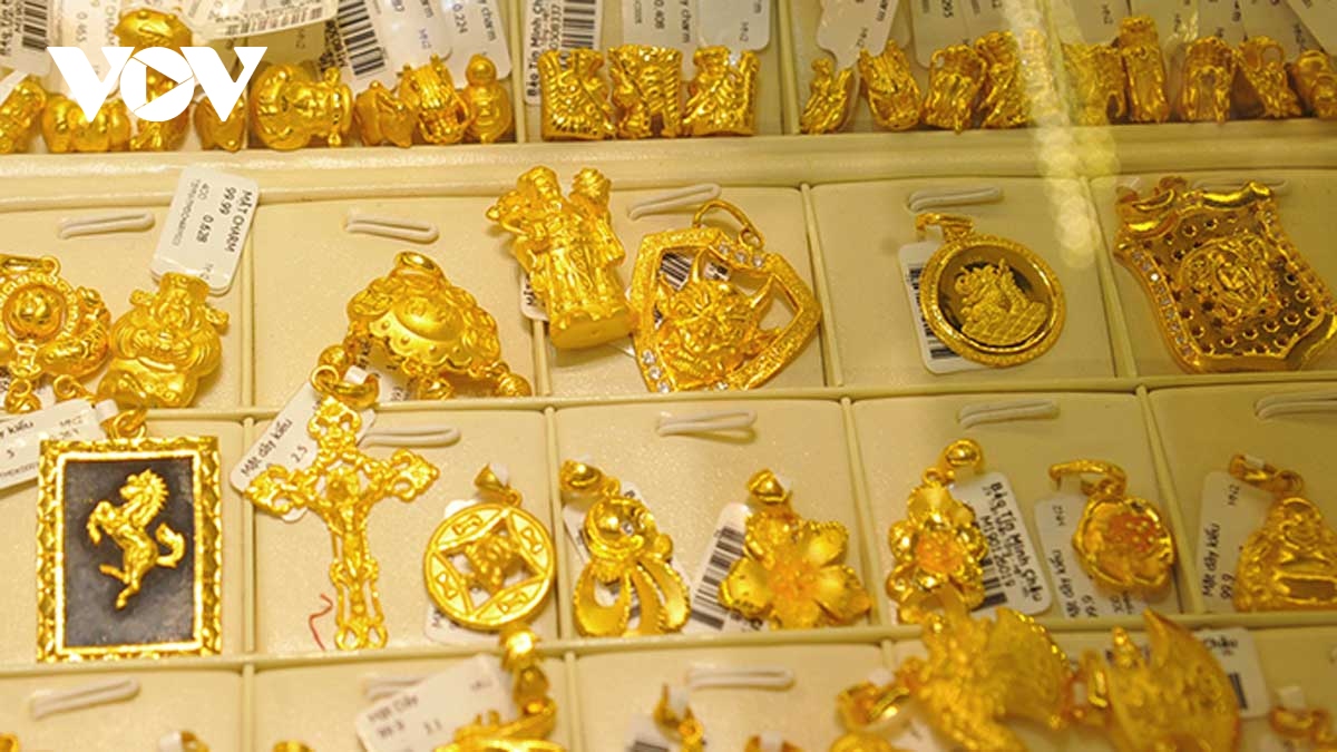 Giá vàng trong nước lại giảm khi giá thế giới đang tăng - Ảnh 1.