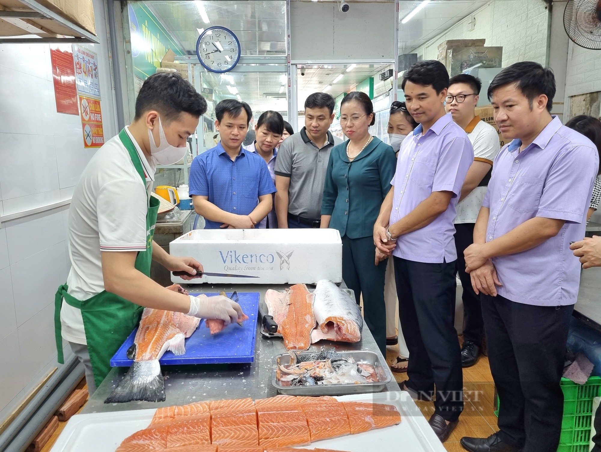 Phó Chủ tịch Hội Nông dân Việt Nam Bùi Thị Thơm ấn tượng với cửa hàng Nông sản an toàn Sông Vân - Ảnh 4.