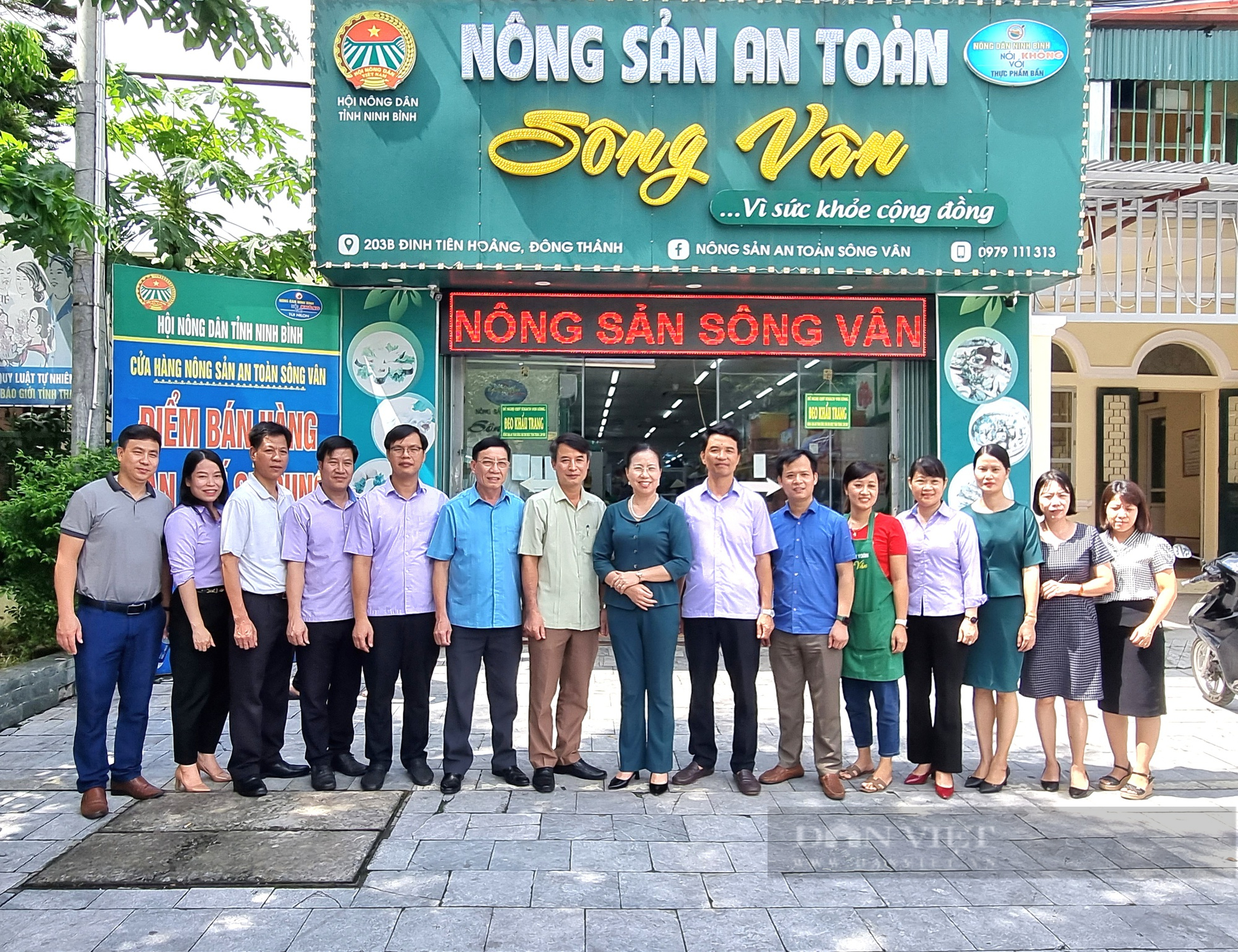 Phó Chủ tịch Hội NDVN Bùi Thị Thơm ấn tượng với cửa hàng nông sản an toàn Sông Vân ở Ninh Bình- Ảnh 4.