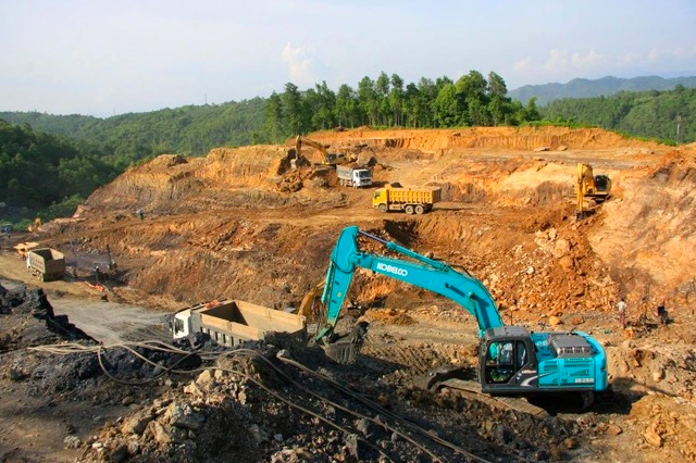 Vụ tận thu gần 1,4 triệu tấn Apatit: UBND tỉnh Lào Cai đã cấp, thu hồi rồi lại cấp chứng nhận cho doanh nghiệp - Ảnh 2.