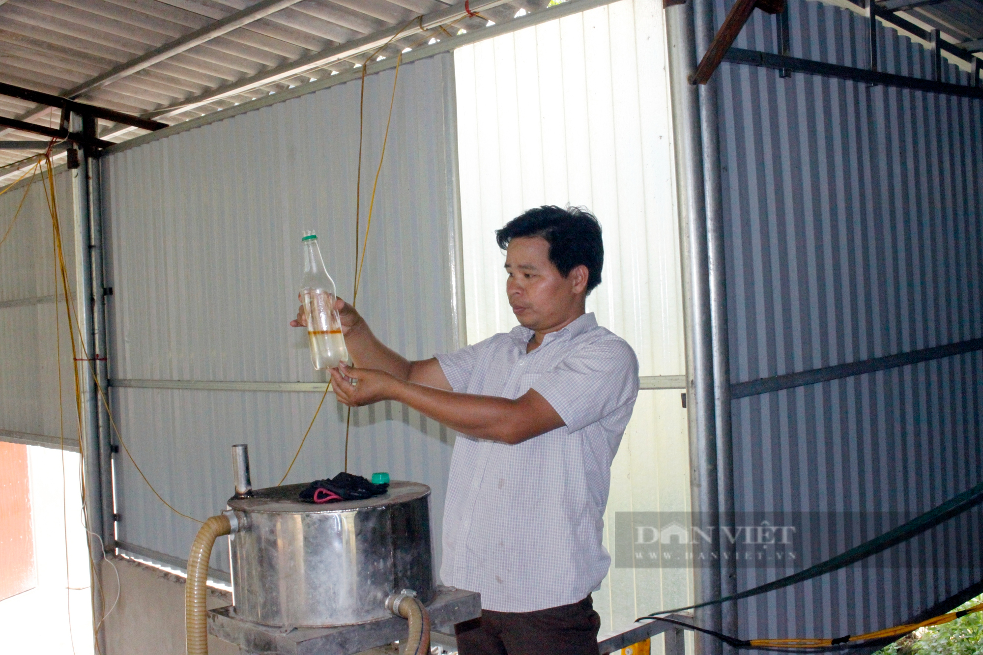 Thành tỷ phú từ sản xuất tinh dầu dược liệu, 8X người Giáy ở Lào Cai là Nông dân Việt Nam xuất sắc 2022 - Ảnh 3.