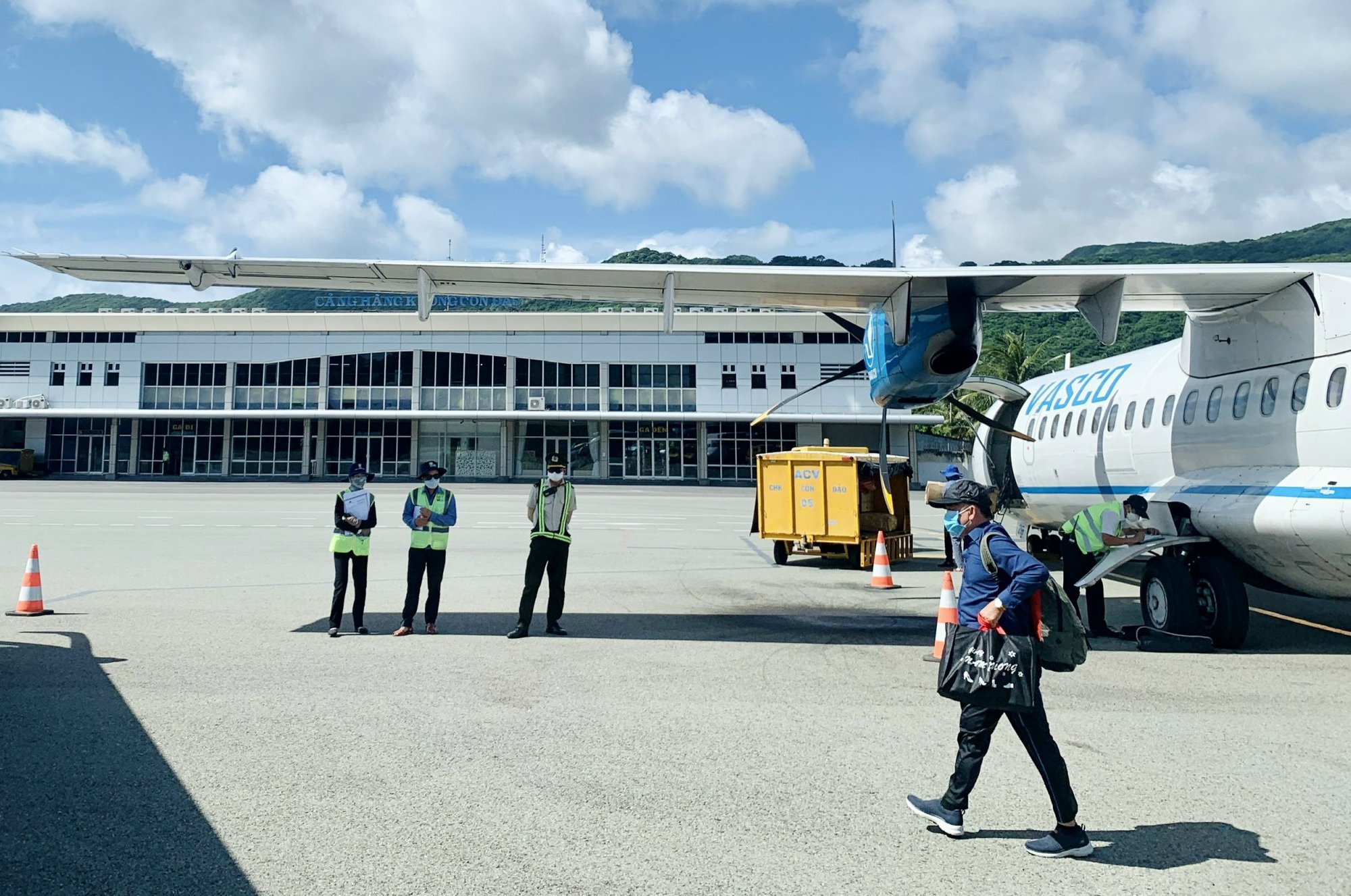 Thêm hãng bay cạnh tranh đường bay từ TP.HCM đến Côn Đảo- Ảnh 1.