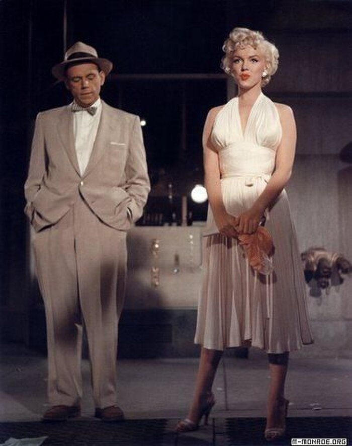Chuyện chưa kể về những chiếc váy huyền thoại trên màn ảnh của Marilyn Monroe - Ảnh 1.