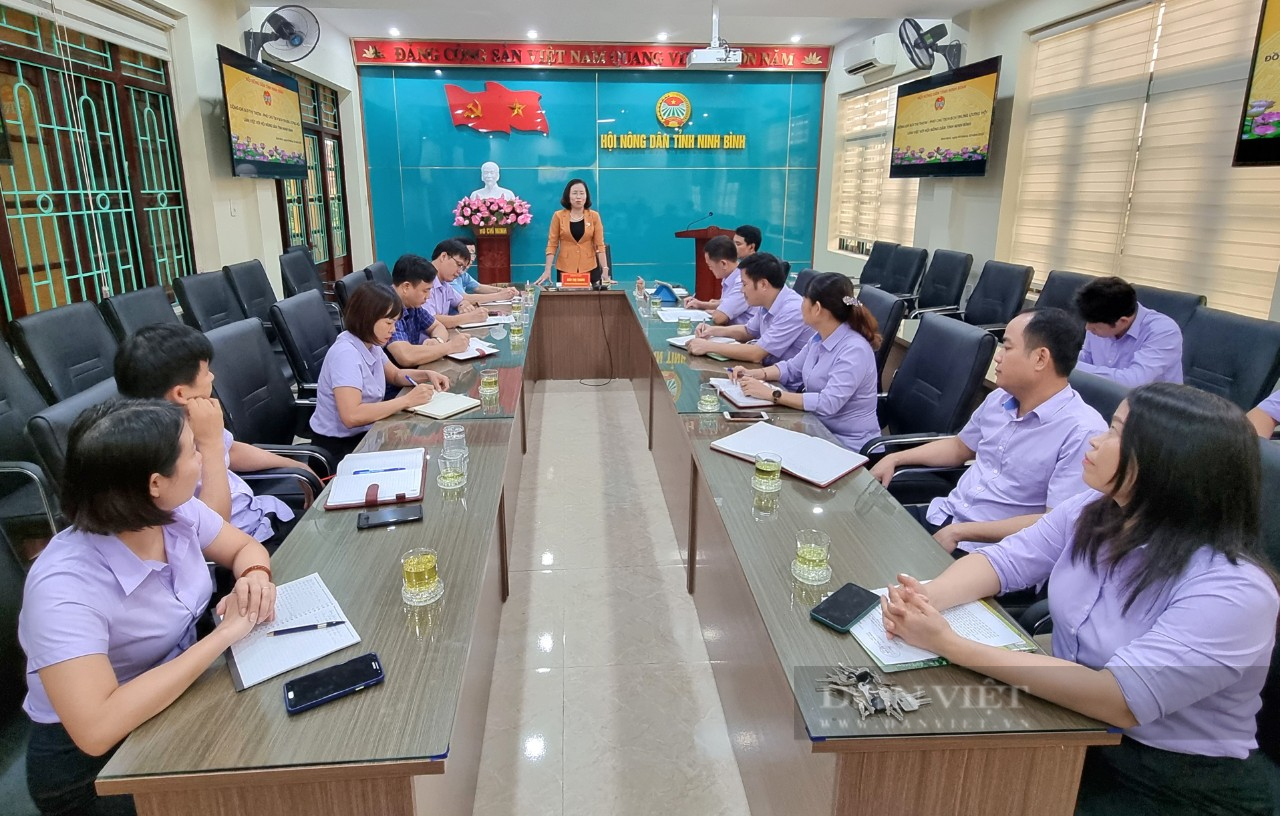 Phó Chủ tịch Hội NDVN Bùi Thị Thơm ấn tượng với cửa hàng nông sản an toàn Sông Vân ở Ninh Bình- Ảnh 5.