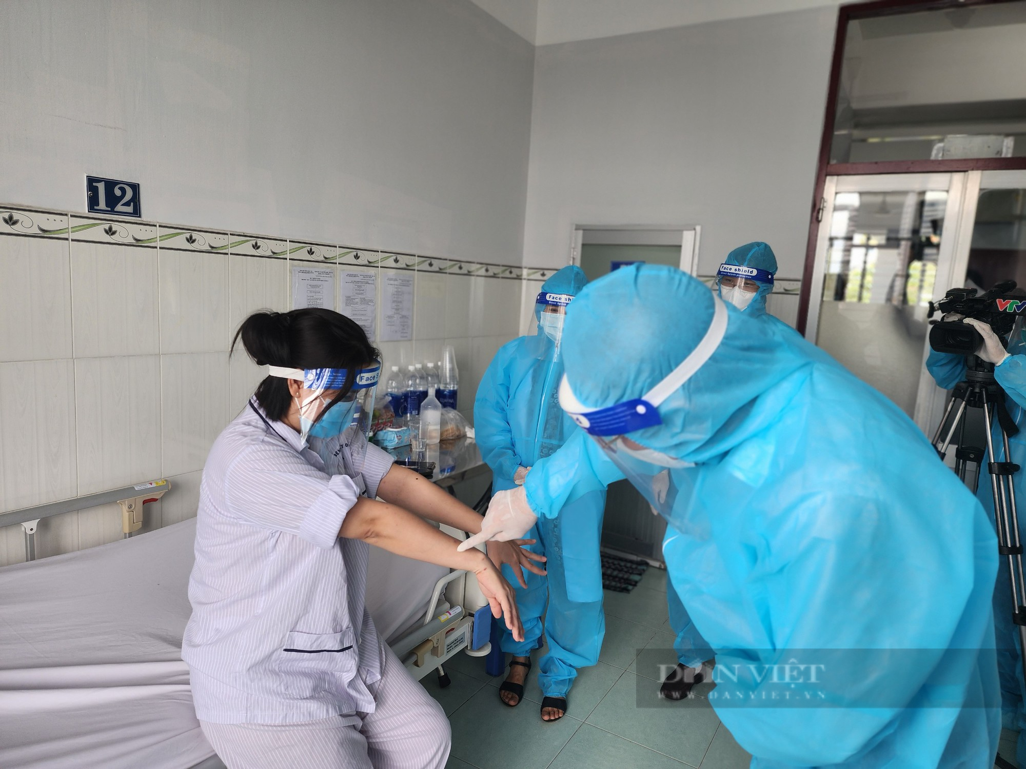 Bộ Y tế trực tiếp kiểm tra sau khi xuất hiện ca đậu mùa khỉ đầu tiên tại TP.HCM - Ảnh 4.