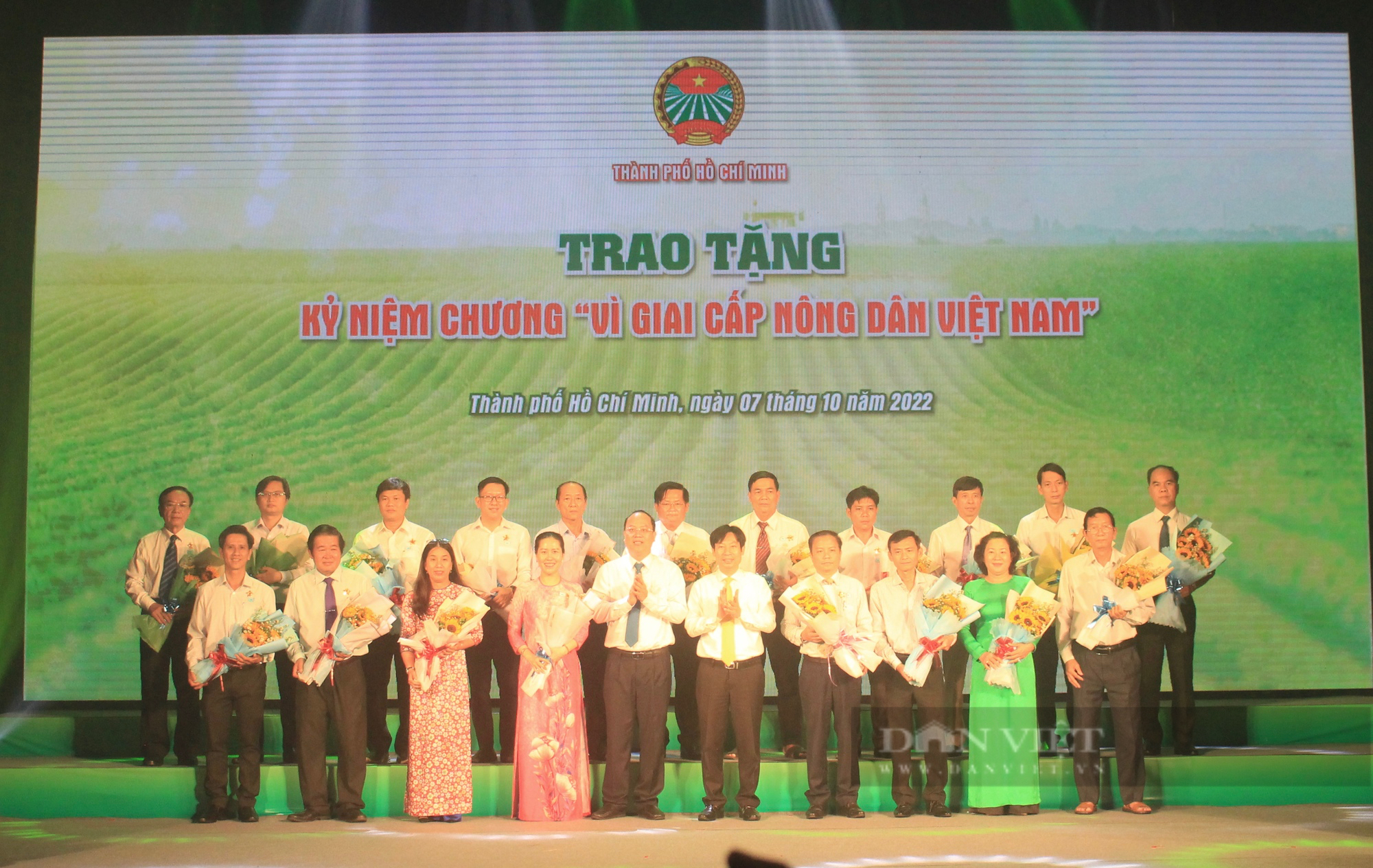 Phó Chủ tịch Hội Nông dân Việt Nam Nguyễn Xuân Định tham quan sản phẩm nông nghiệp tiêu biểu, OCOP TP.HCM - Ảnh 2.