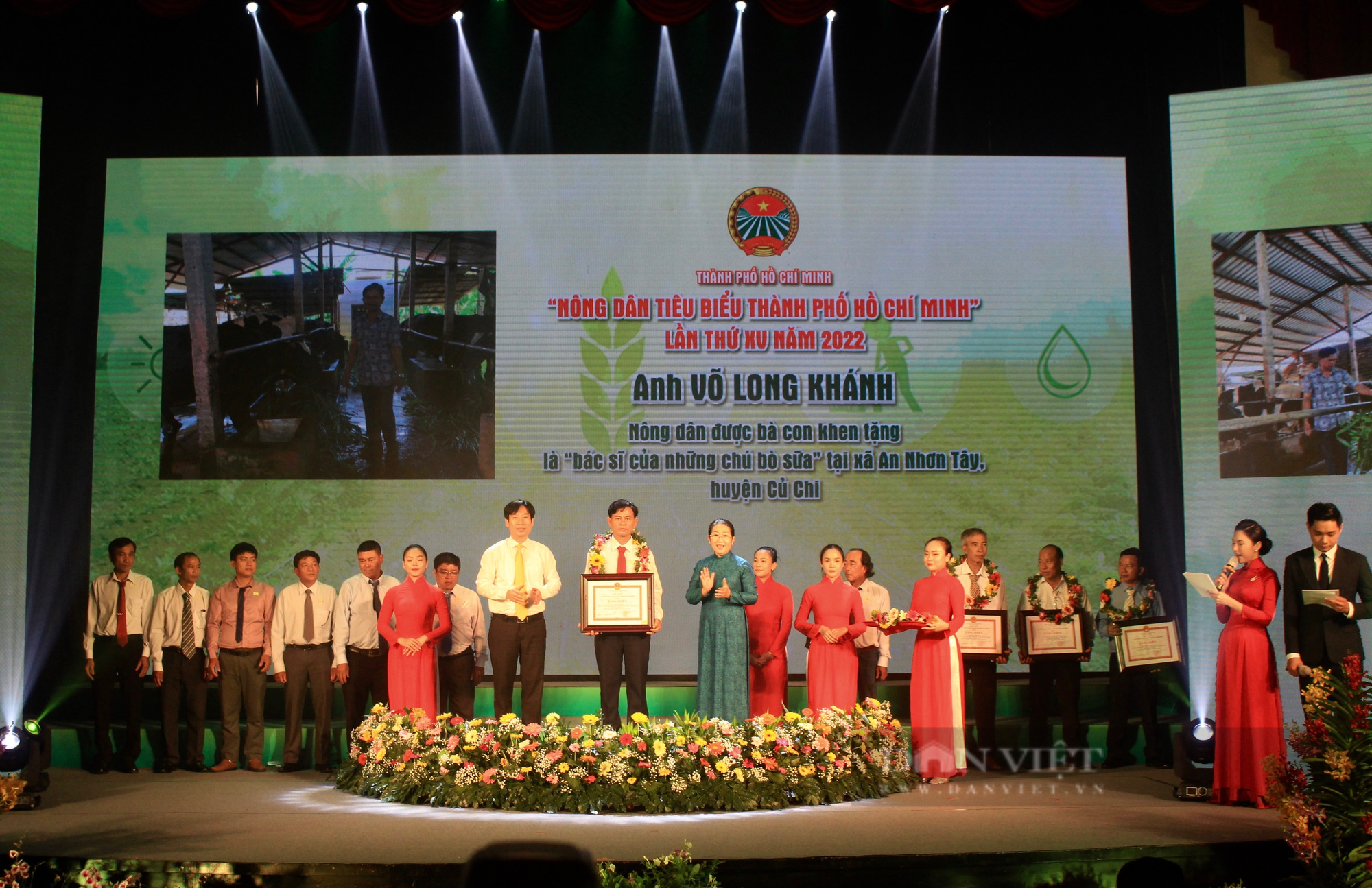 Phó Chủ tịch Hội Nông dân Việt Nam Nguyễn Xuân Định tham quan sản phẩm nông nghiệp tiêu biểu, OCOP TP.HCM - Ảnh 1.