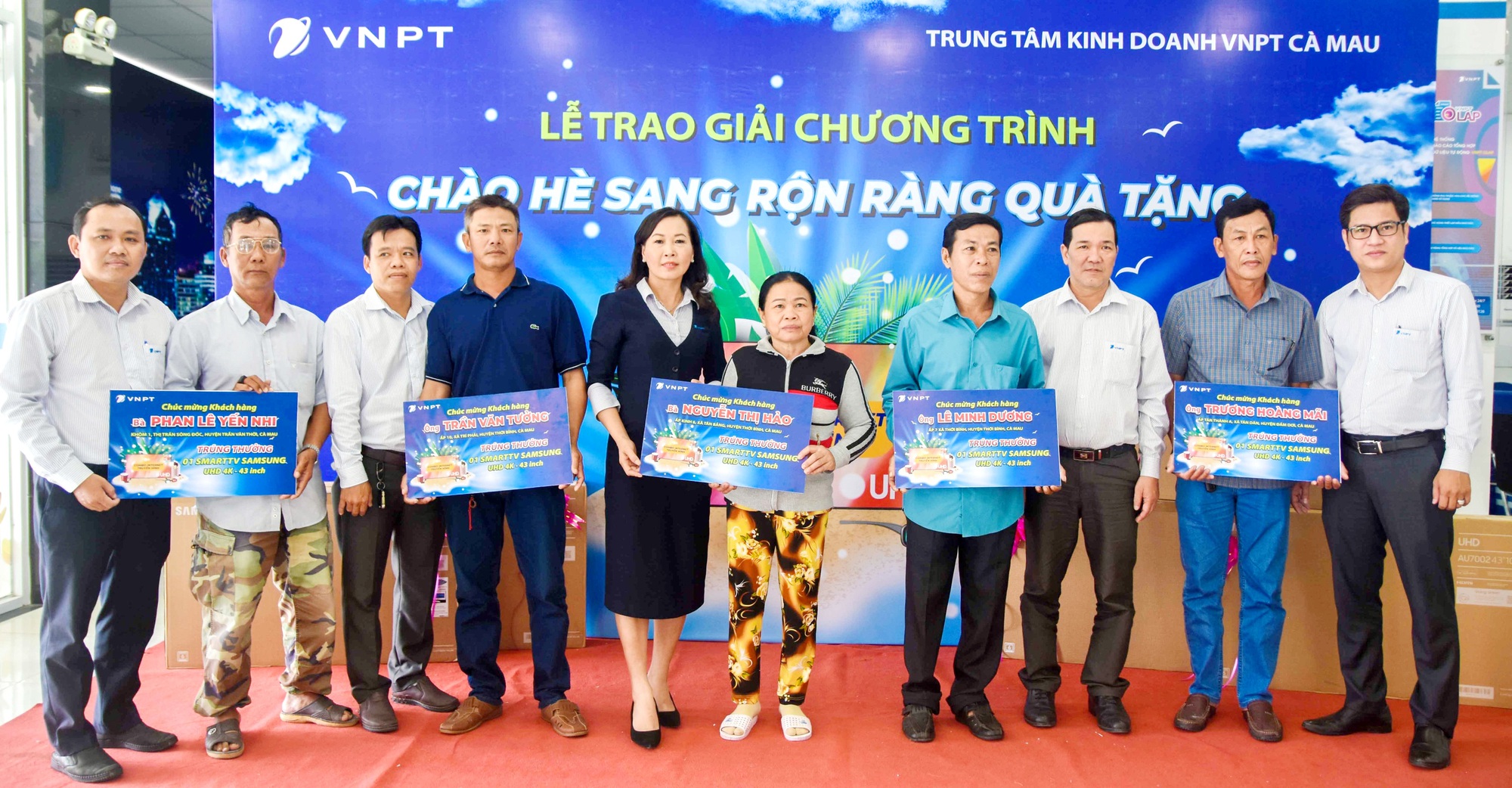 Vinaphone Cà Mau trao thưởng chương trình “Chào hè sang – rộn ràng quà tặng” - Ảnh 1.