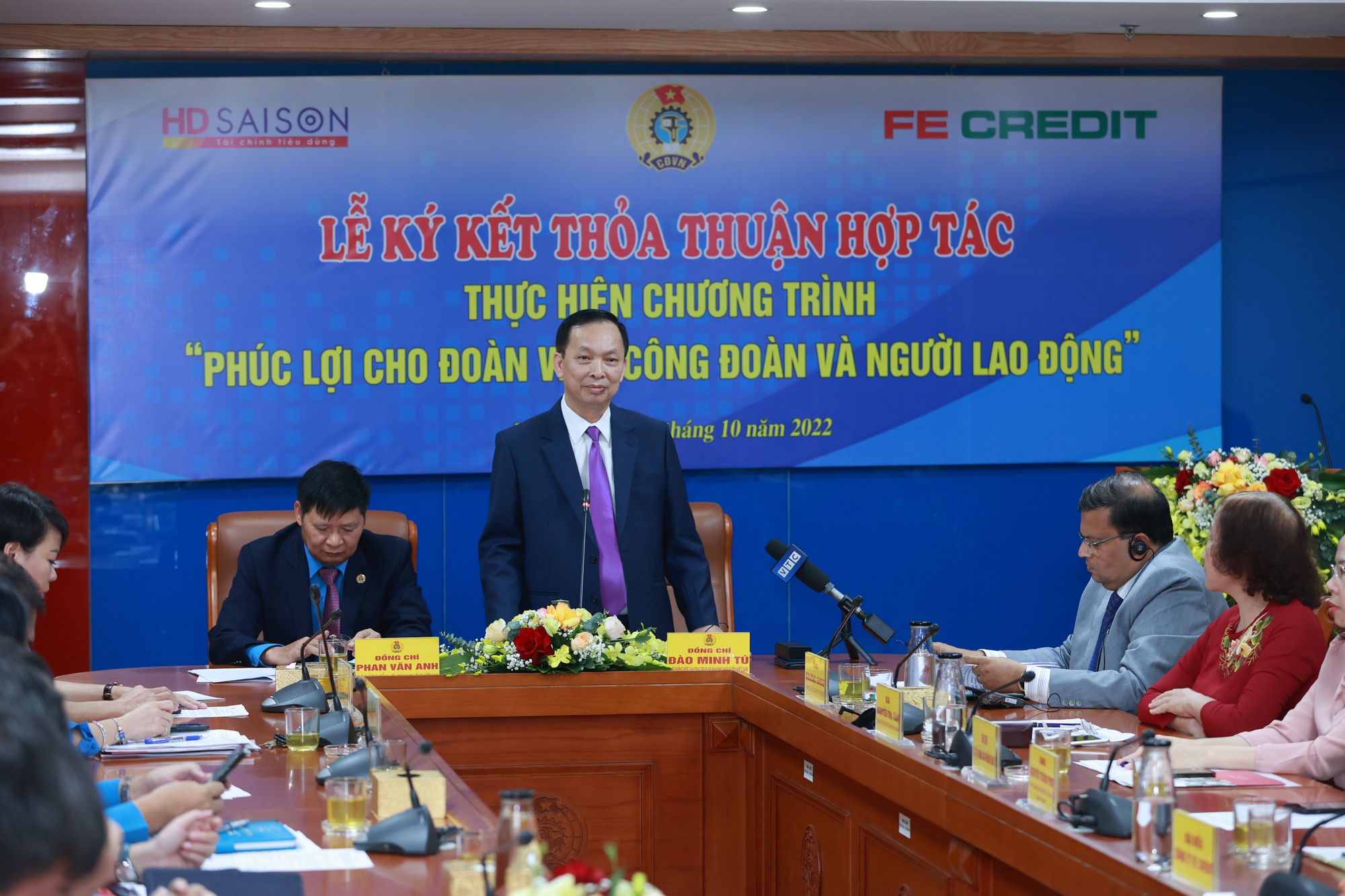 FE CREDIT ký kết thỏa thuận hợp tác cùng Tổng Liên đoàn Lao động Việt Nam - Ảnh 1.