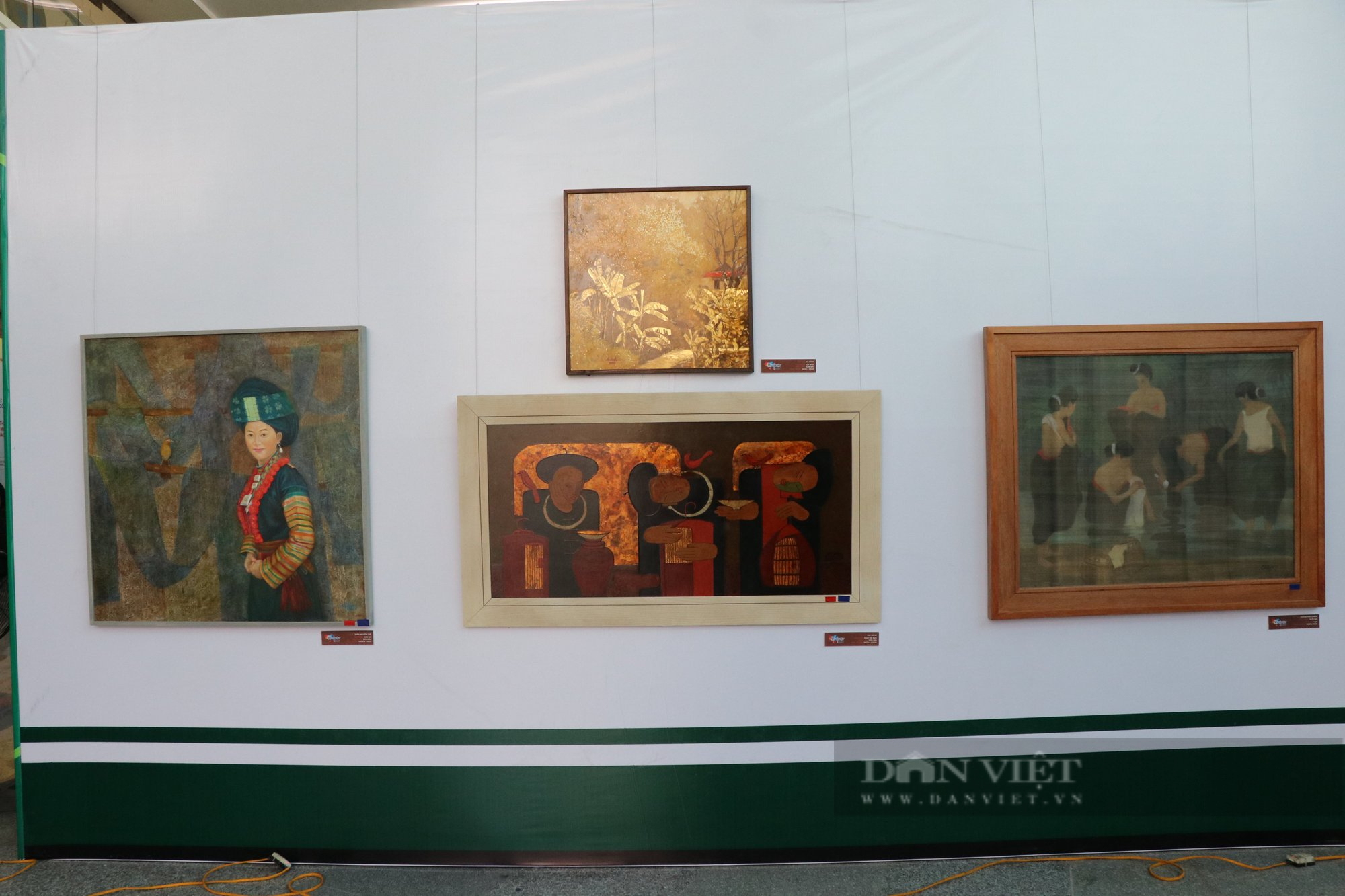 215 tác phẩm mỹ thuật đặc sắc trưng bày tại Triển lãm Mỹ thuật khu vực III (Tây Bắc - Việt Bắc) lần thứ 27 - Ảnh 1.