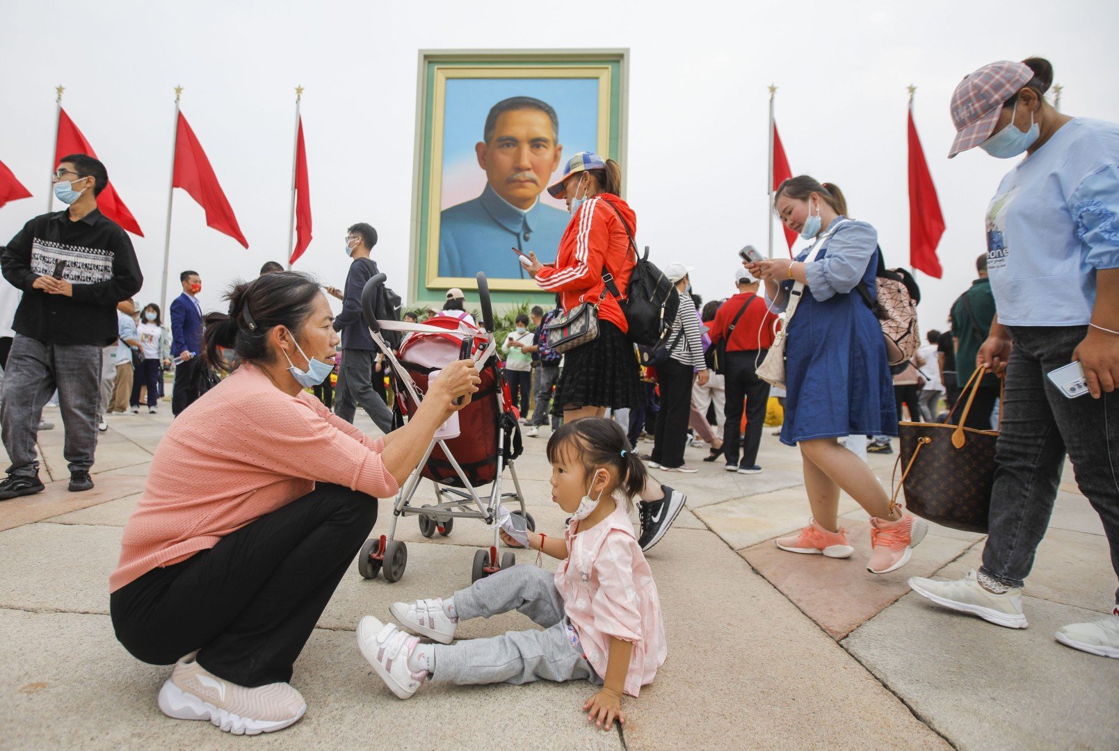 Trung Quốc: &quot;Du lịch đỏ&quot; trở thành xu hướng dịp Quốc Khánh - Ảnh 1.