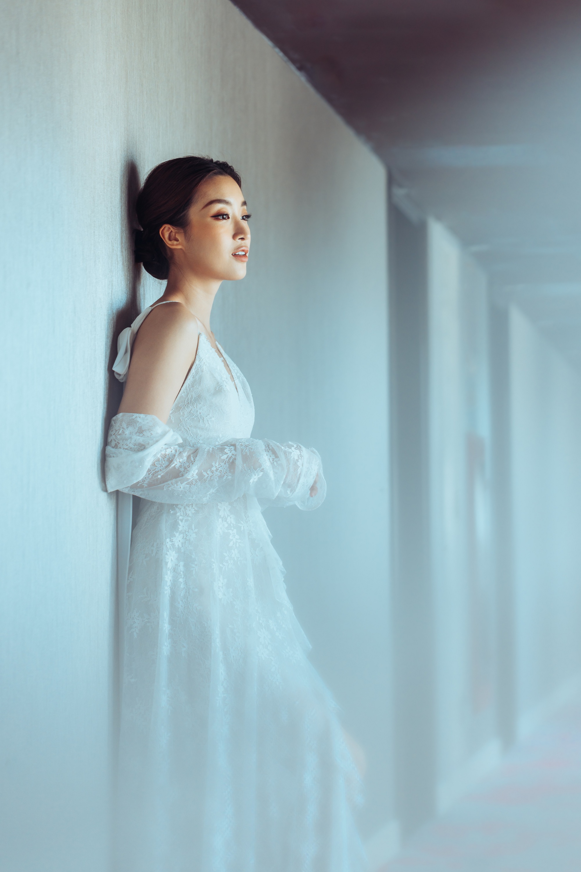 Hoa hậu Đỗ Mỹ Linh mặc váy cưới xinh đẹp khiến phụ nữ cũng phải rung động trước ngày lấy chồng - Ảnh 9.