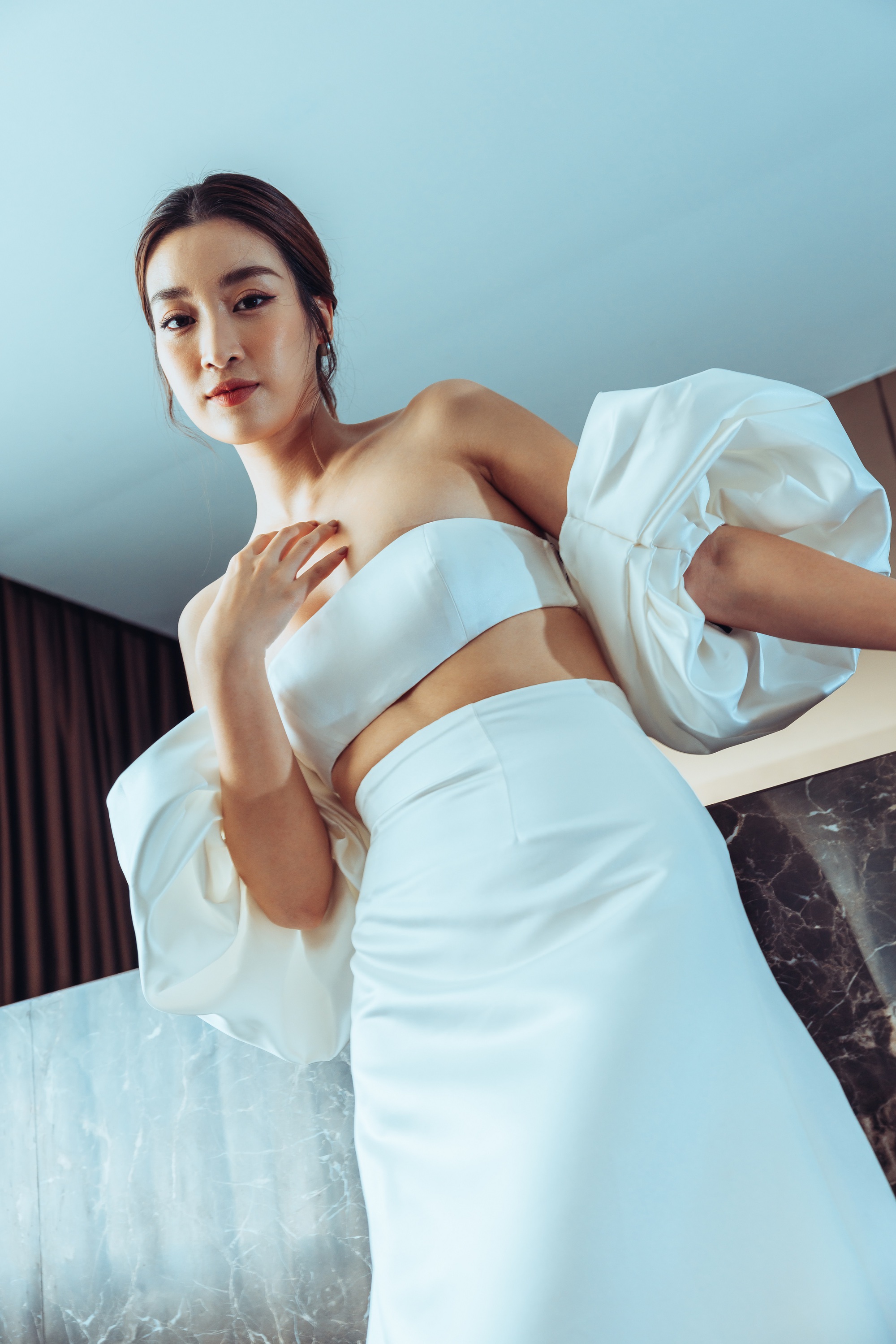 Hoa hậu Đỗ Mỹ Linh mặc váy cưới xinh đẹp khiến phụ nữ cũng phải rung động trước ngày lấy chồng - Ảnh 7.