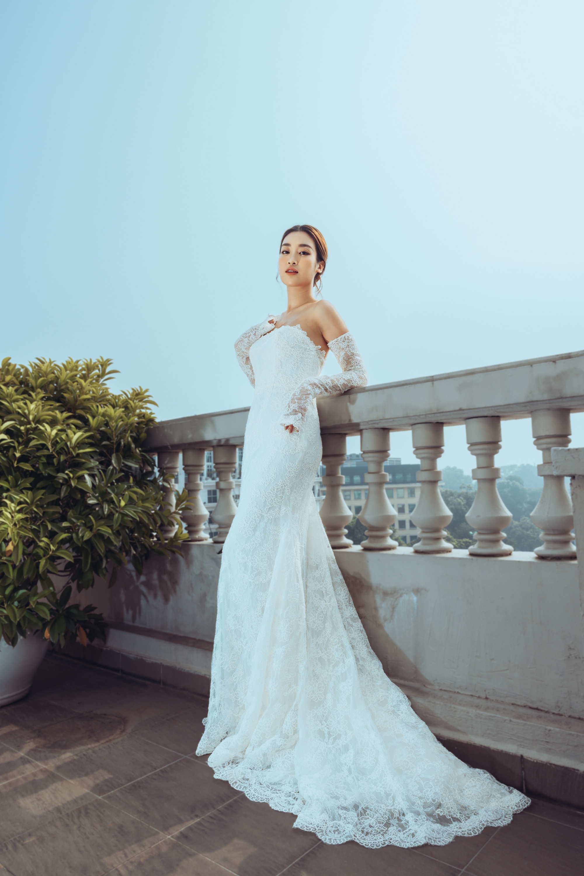 Hoa hậu Đỗ Mỹ Linh mặc váy cưới xinh đẹp khiến phụ nữ cũng phải rung động trước ngày lấy chồng - Ảnh 10.