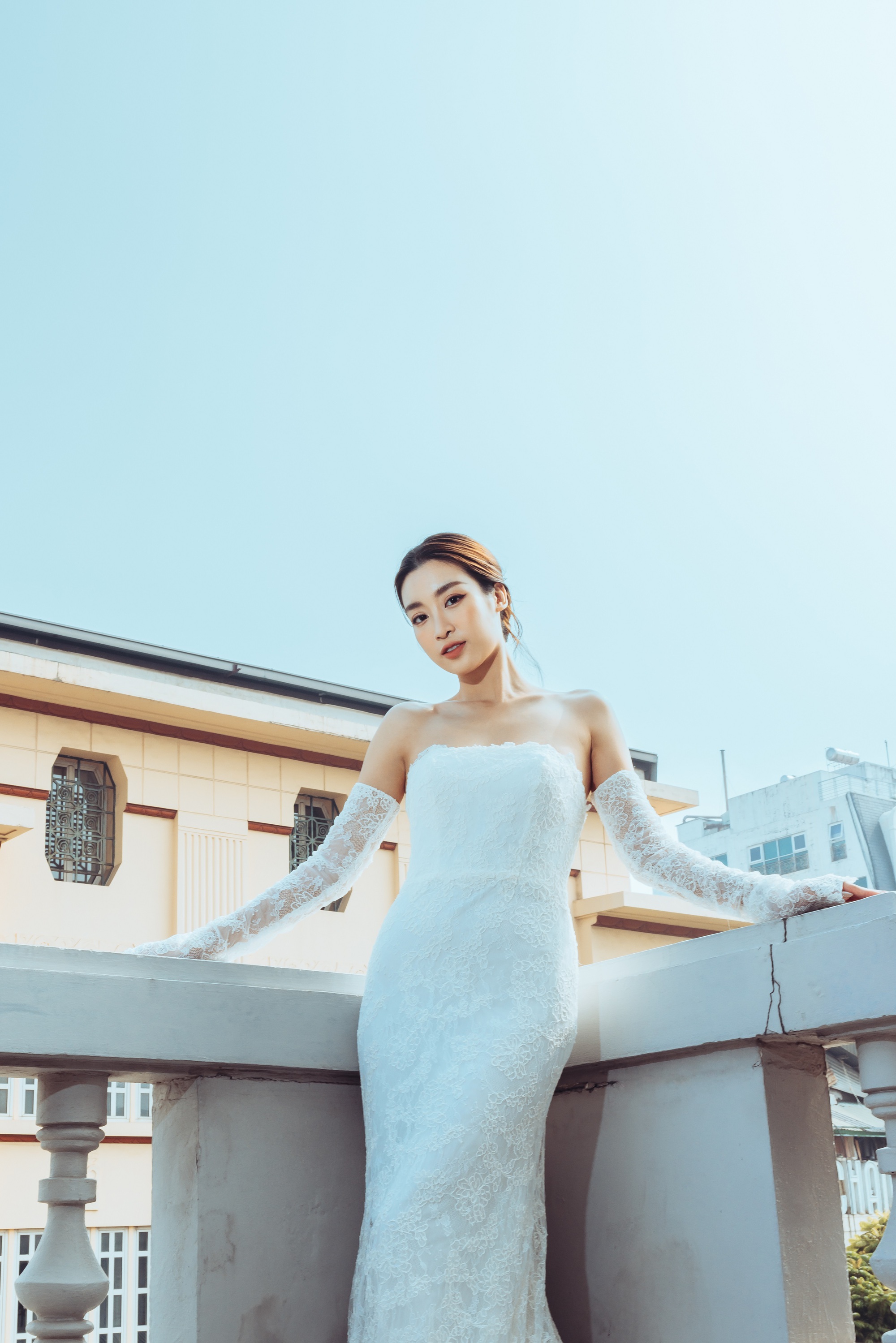 Hoa hậu Đỗ Mỹ Linh mặc váy cưới xinh đẹp khiến phụ nữ cũng phải rung động trước ngày lấy chồng - Ảnh 11.