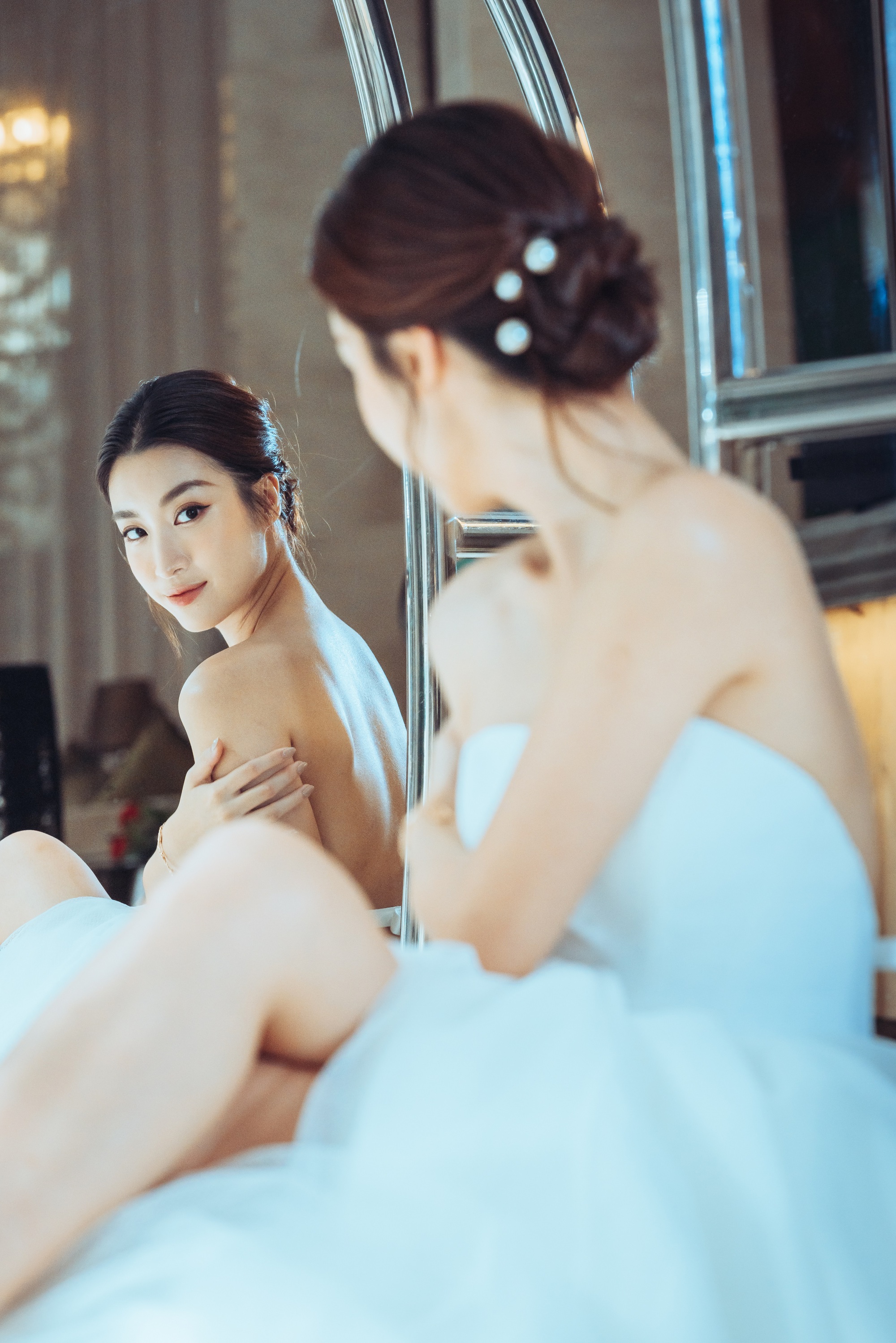 Hoa hậu Đỗ Mỹ Linh mặc váy cưới xinh đẹp khiến phụ nữ cũng phải rung động trước ngày lấy chồng - Ảnh 4.