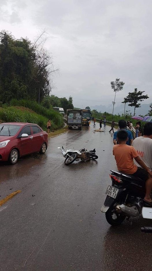 Sơn La: Xe máy va chạm xe tải trên Quốc lộ 6, 1 người tử vong - Ảnh 1.