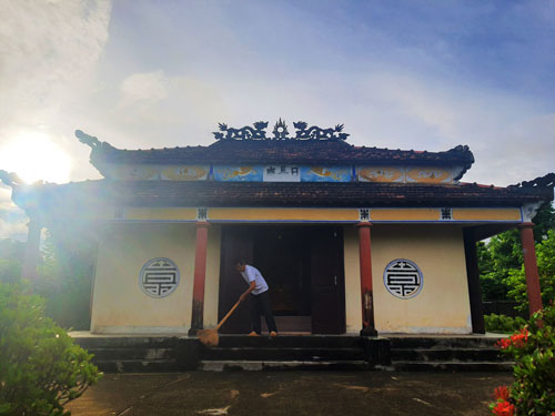 Hậu duệ đời thứ 10 họ Hoàng ở làng Văn La của Quảng Bình đang giữ 2 báu vật truyền đời - Ảnh 3.