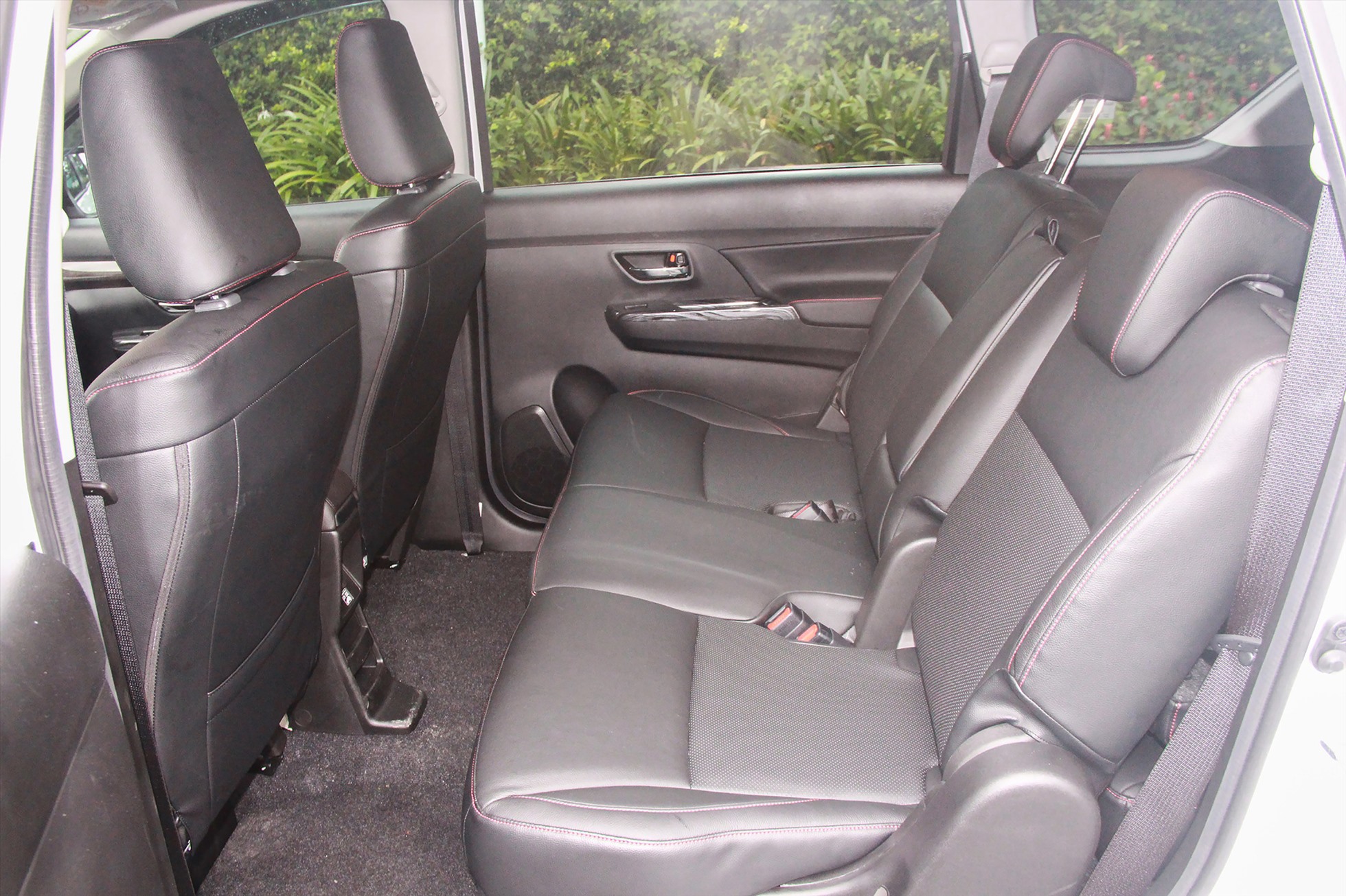 So kè Mitsubishi Xpander và Suzuki Ertiga Hybrid phân khúc MPV 7 chỗ - Ảnh 9.