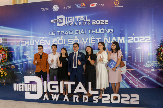 Lễ trao Giải thưởng Chuyển đổi số Việt Nam năm 2022 - Ảnh 1.