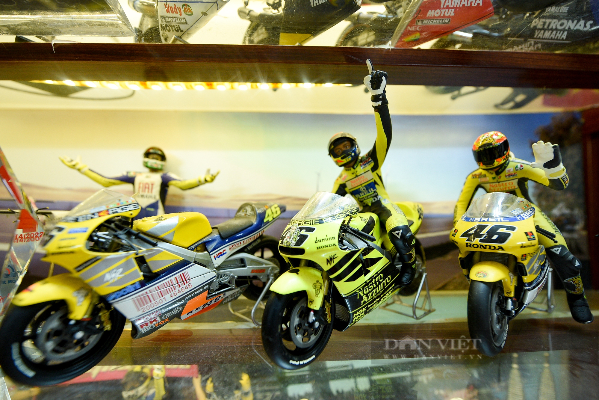 Người đàn ông sở hữu hơn 400 loại mô hình xe máy, ôtô khác nhau ở Hà Nội - Ảnh 10.