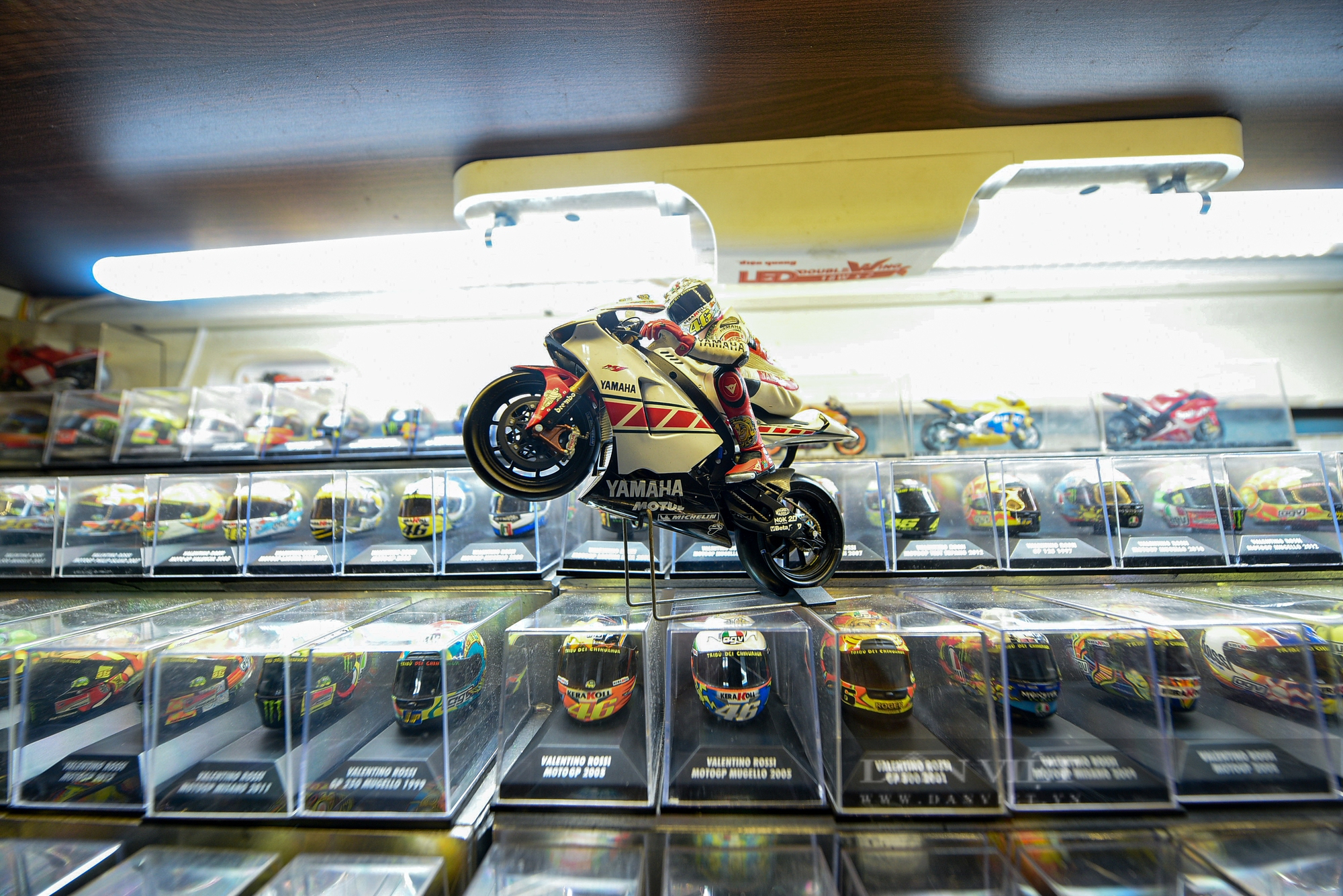 Người đàn ông sở hữu hơn 400 loại mô hình xe máy, ôtô khác nhau ở Hà Nội - Ảnh 11.