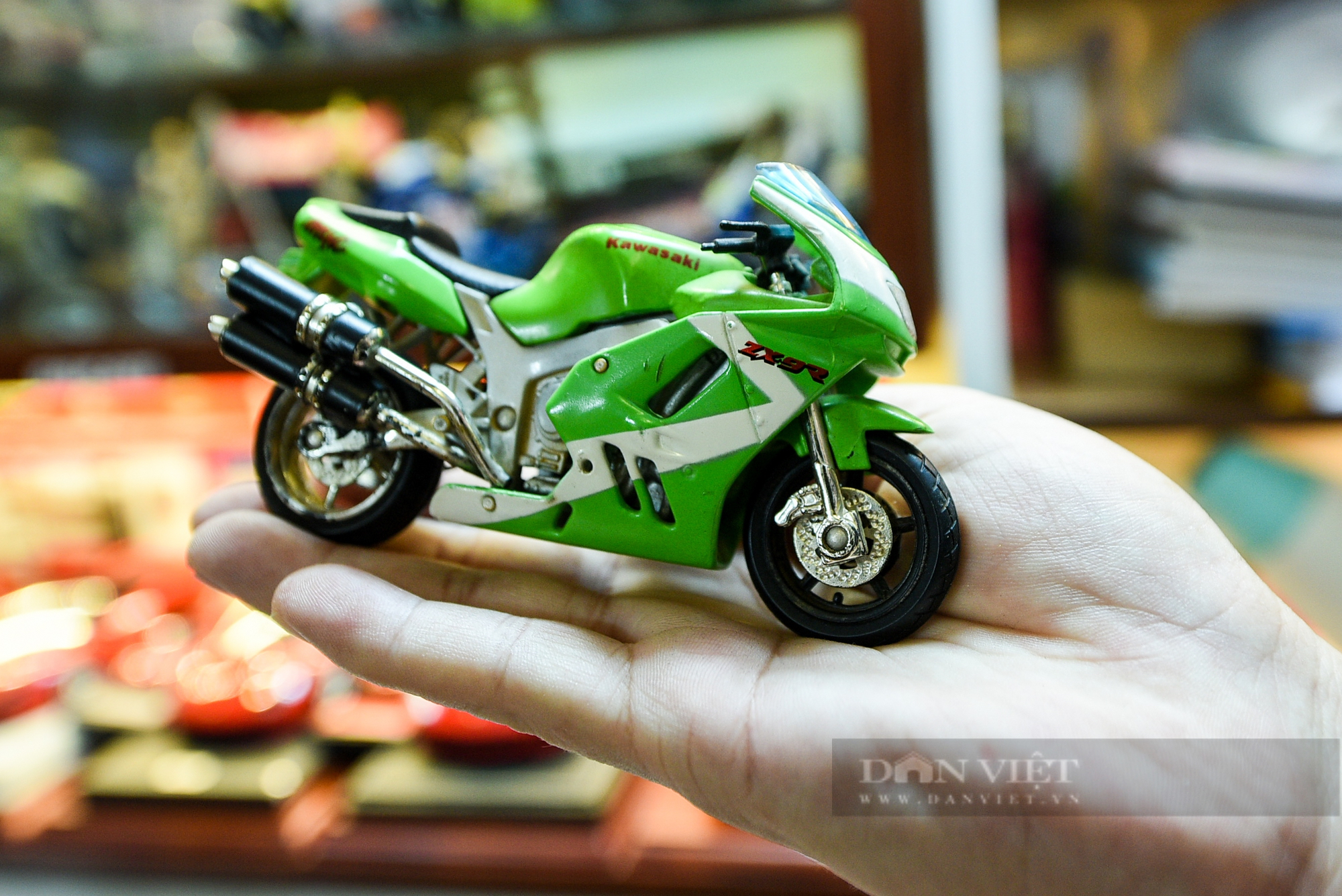 Người đàn ông sở hữu hơn 400 loại mô hình xe máy, ôtô khác nhau ở Hà Nội - Ảnh 12.