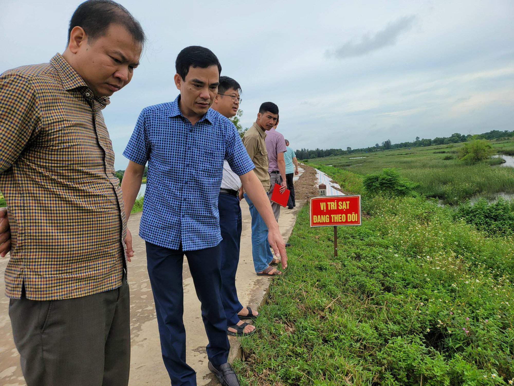 Đê tả sông Mã sụt lún dài 1km, đe dọa hơn 29.000 dân, Thanh Hóa được khuyến cáo ban bố tình trạng khẩn cấp - Ảnh 1.