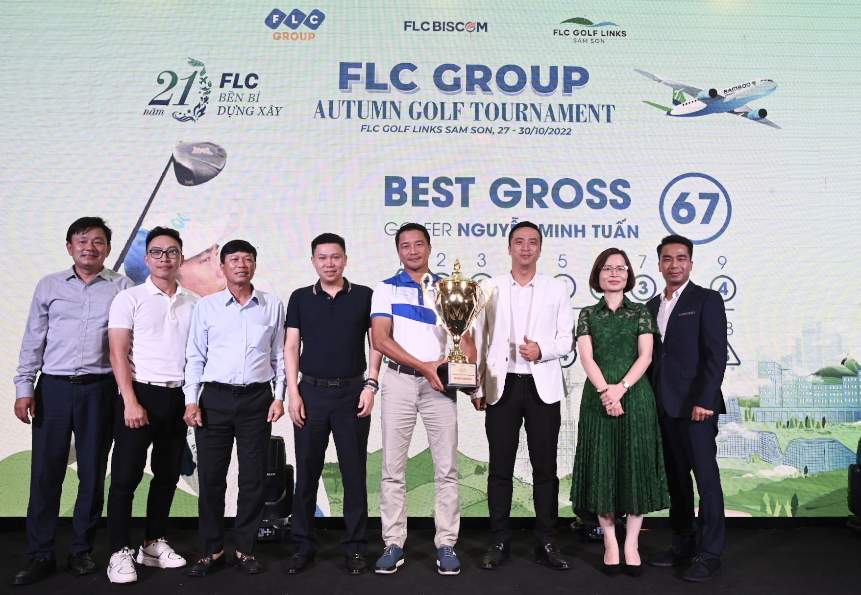 Golfer Nguyễn Minh Tuấn lập kỷ lục 67 gậy, lên ngôi vô địch FLC Group Autumn Golf Tournament - Ảnh 2.