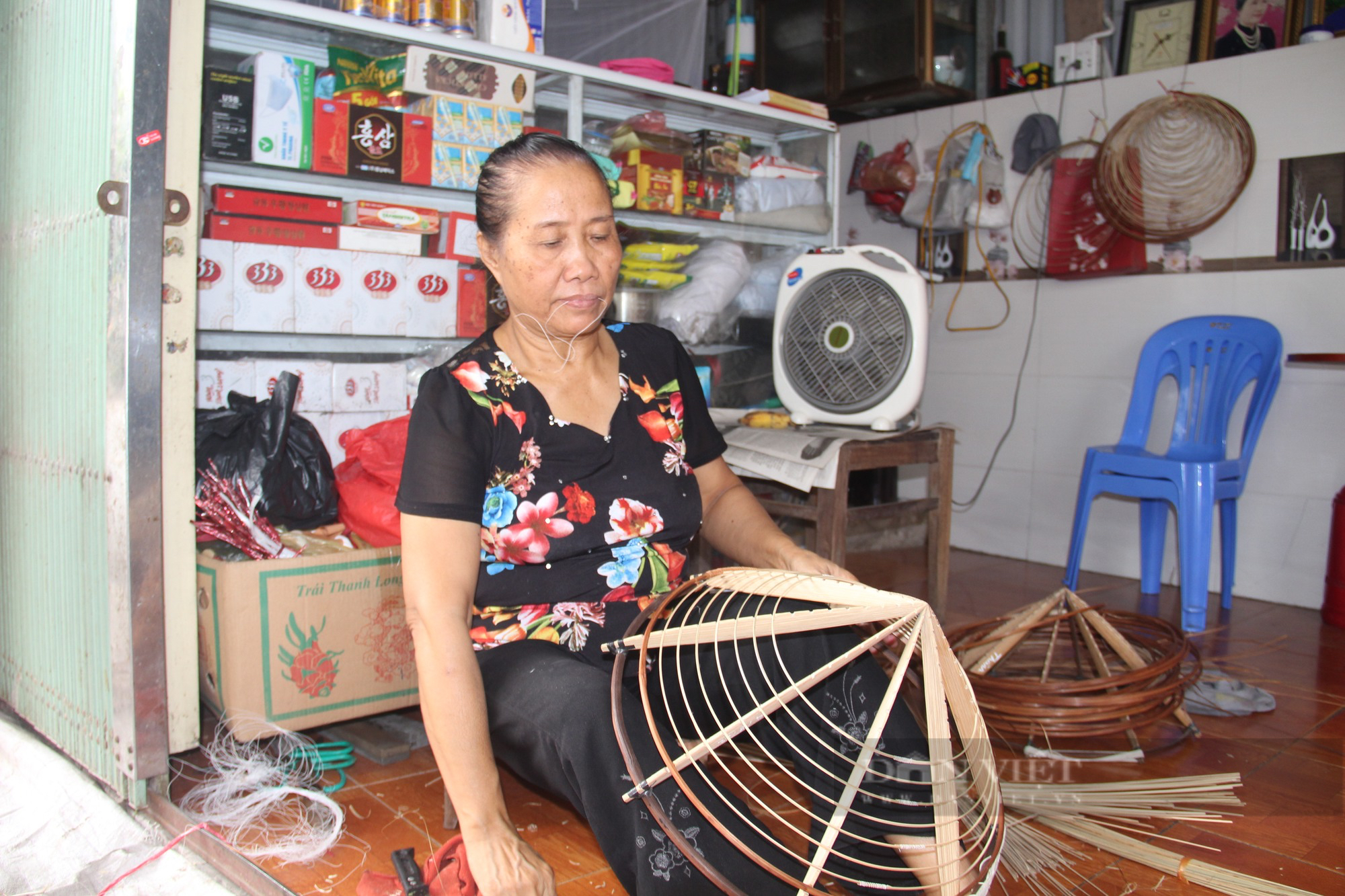 Ghé thăm ngôi làng cổ nổi tiếng nghề làm nón lá ở Thủ đô Hà Nội - Ảnh 3.