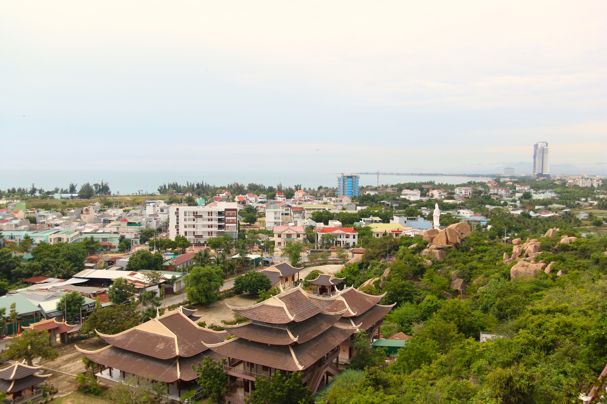 Xứ Phật bên bờ biển Ninh Chử, nơi tĩnh tâm cho những ai thích du lịch tâm linh ở Ninh Thuận  - Ảnh 2.