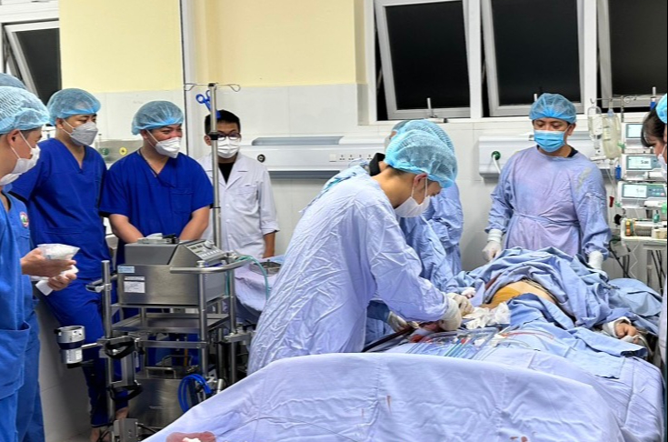 Cứu sống bệnh nhân bị dập phổi nặng, nguy kịch ở Lâm Đồng nhờ phương pháp đặt ECMO  - Ảnh 4.