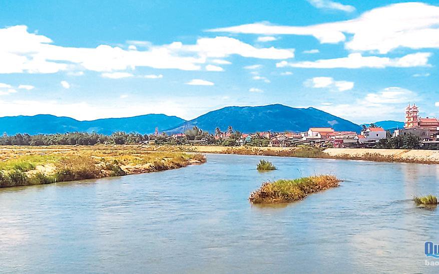 Dòng sông nào của Việt Nam được chạm khắc trên báu vật Cửu đỉnh ở cố đô Huế?
