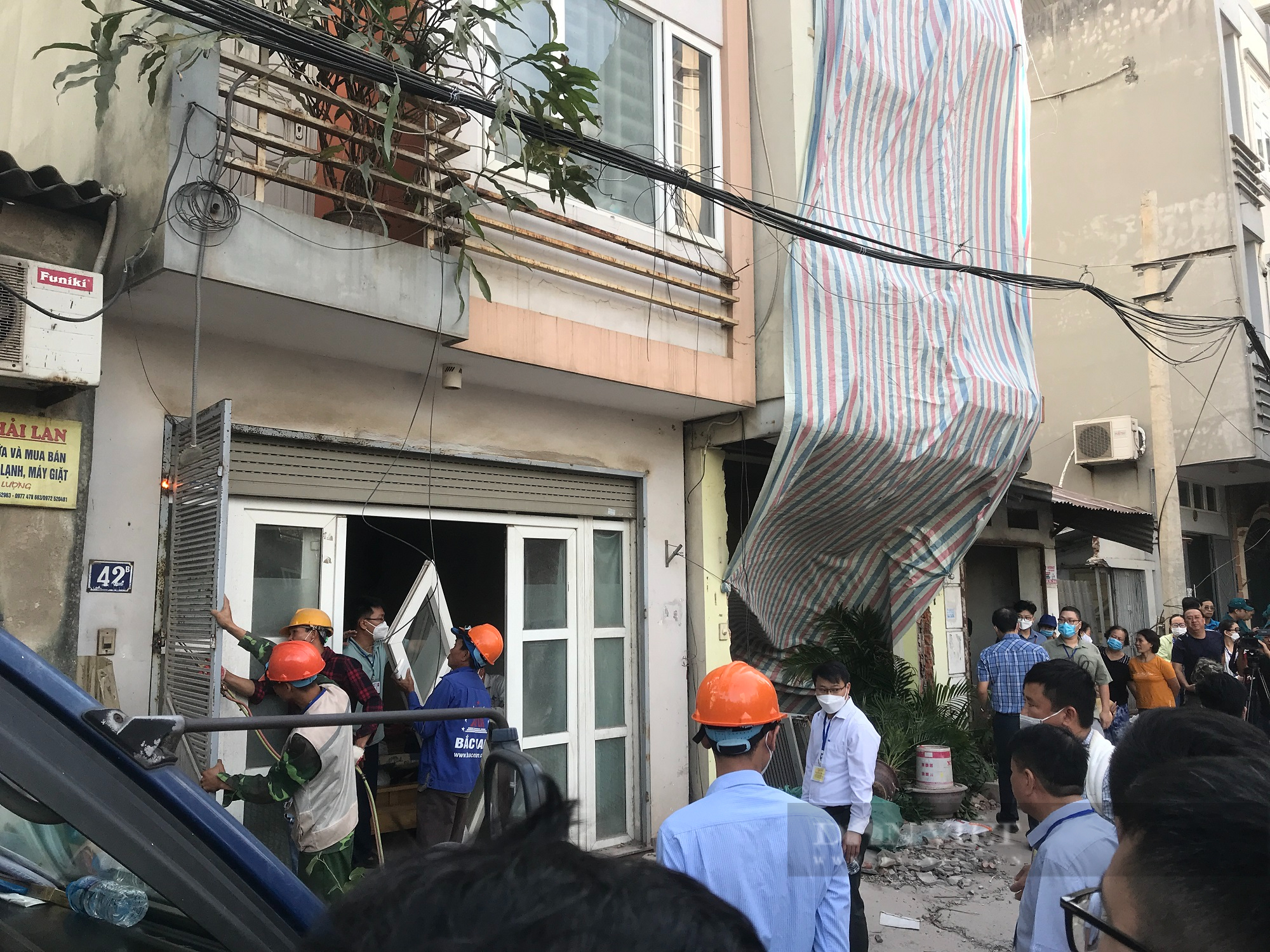 Hà Nội: Cưỡng chế phá dỡ nhà dân để xây dựng dự án đường Huỳnh Thúc Kháng kéo dài - Ảnh 3.