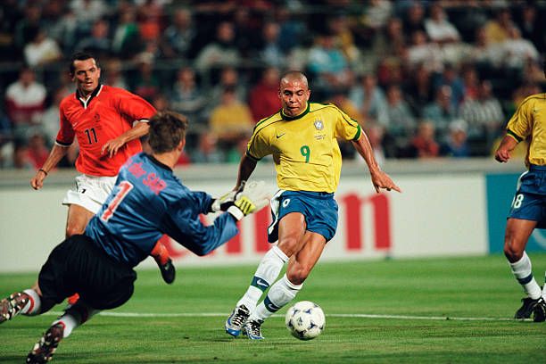 Ronaldo de Lima động kinh, Brazil cay đắng về nhì tại World Cup 1998 - Ảnh 2.
