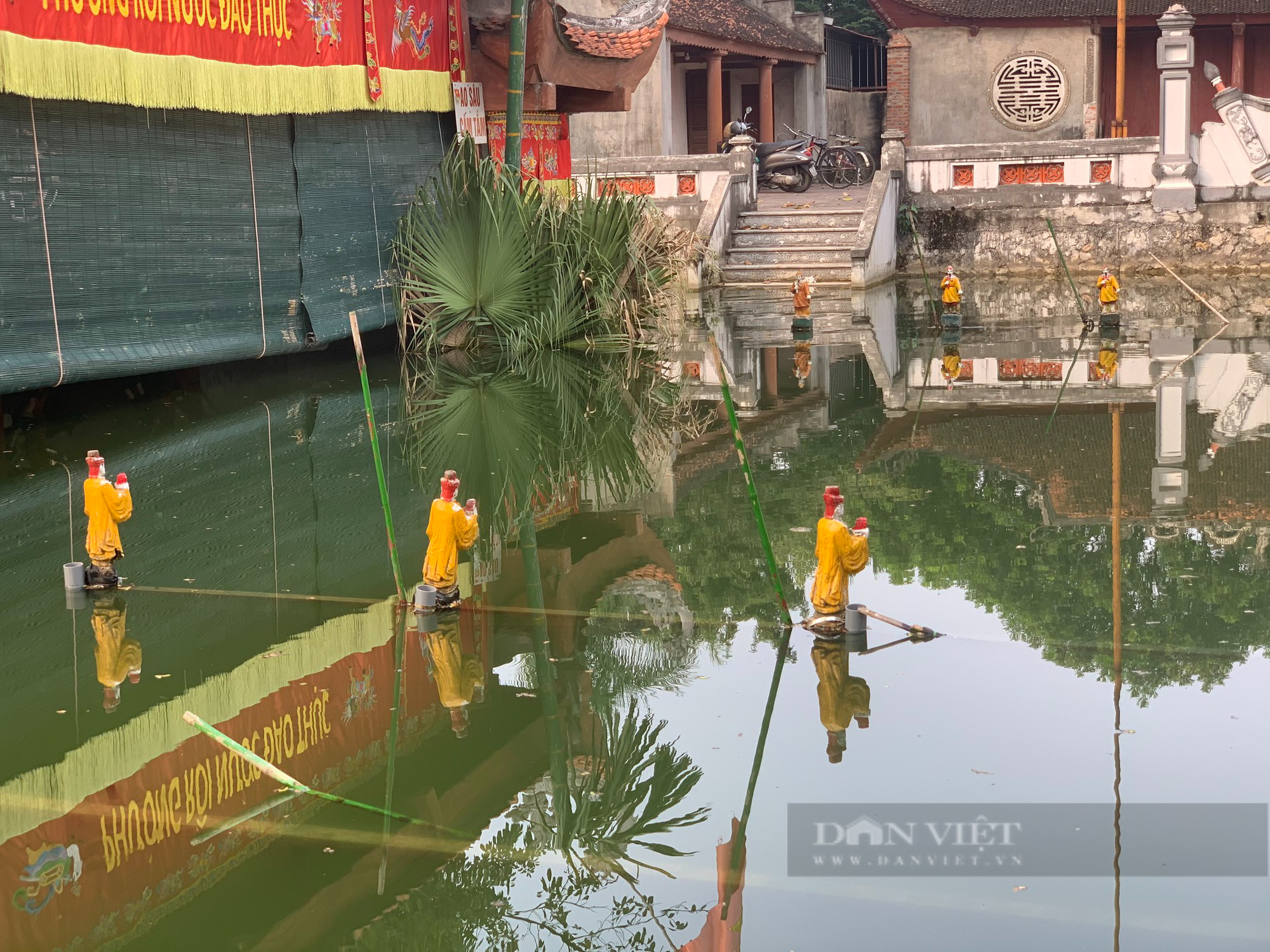 Làng nghề cổ hơn 300 năm chế tác ra trò chơi dân gian &quot;ngâm mình dưới nước&quot; hút hồn người xem - Ảnh 3.