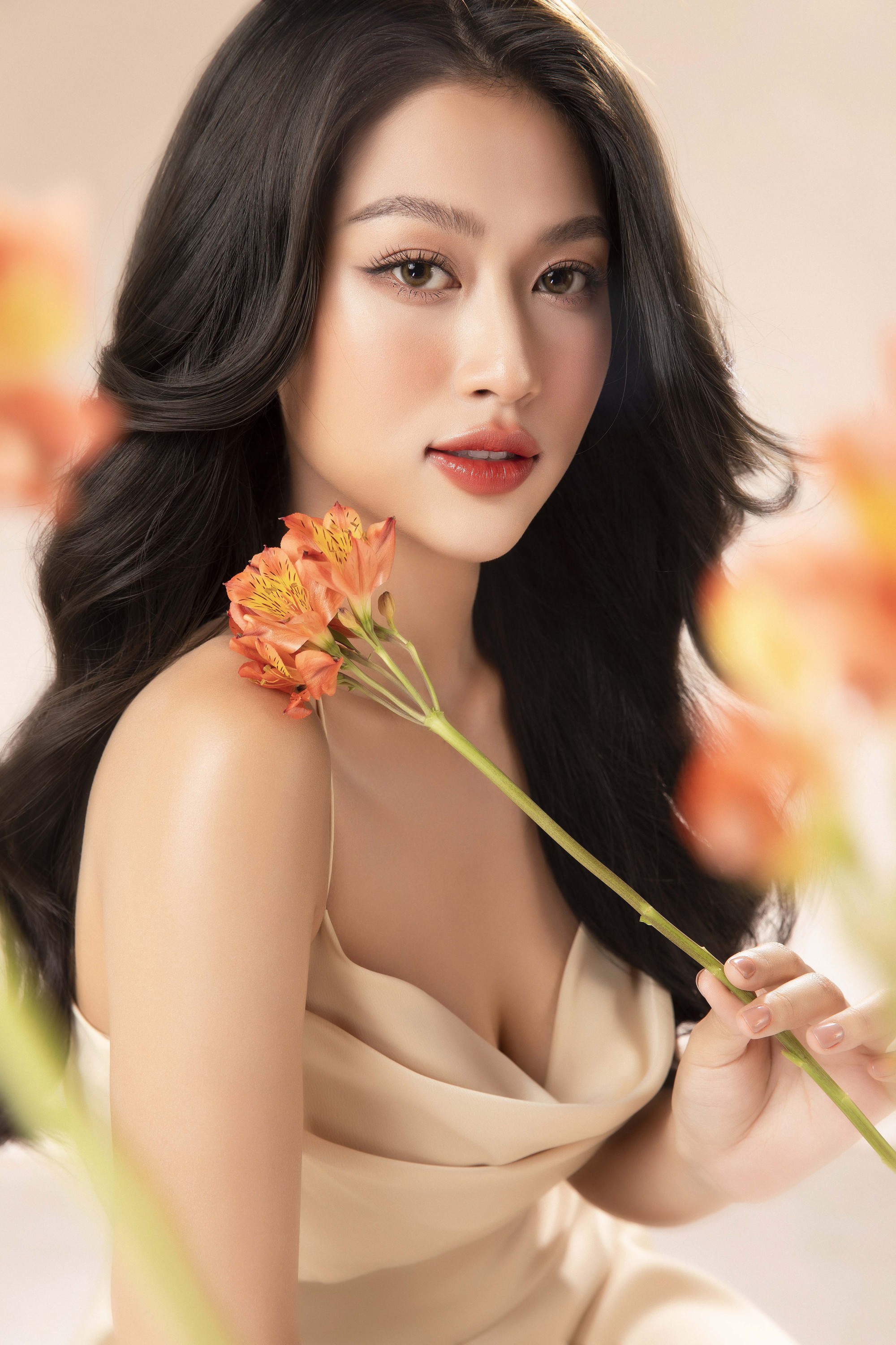 Đoàn Thiên Ân &quot;lột xác&quot; xinh đẹp, cuốn hút sau hơn 1 tháng đăng quang Hoa hậu Hòa bình Việt Nam 2022 - Ảnh 1.